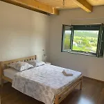 E Vjeter Guest house *