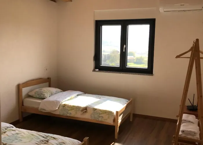 E Vjeter Konukevi
